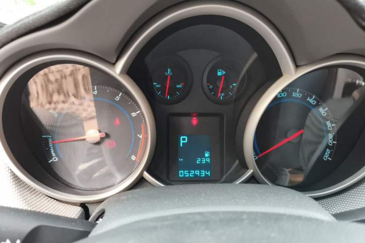 Used Chevrolet Cruze 2013 1.8L SE AT Instrument Cluster