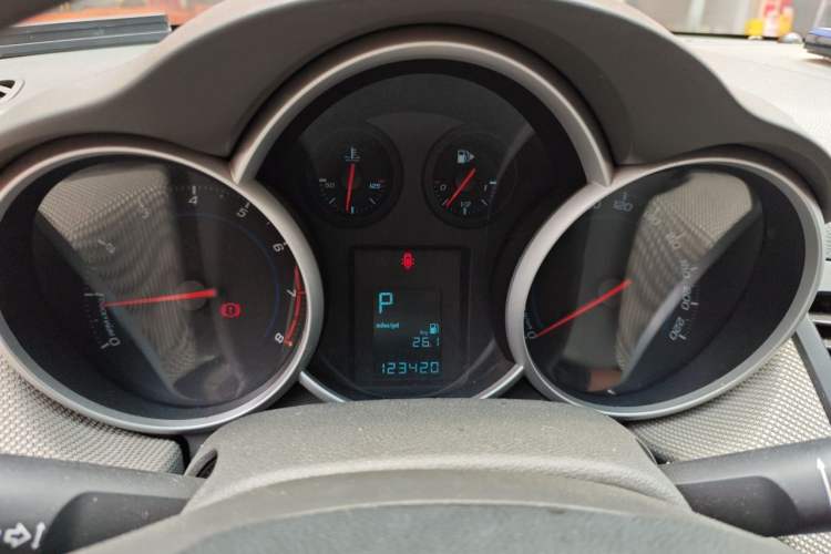 Used Chevrolet Cruze 2013 1.8L SE AT Instrument Cluster