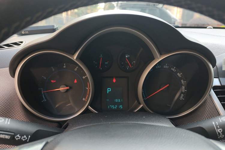 Used Chevrolet Cruze 2013 Hatchback 1.6L Automatic Luxury Model Instrument Cluster