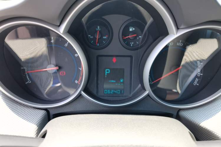 Used Chevrolet Cruze 2013 1.8L SE AT Instrument Cluster