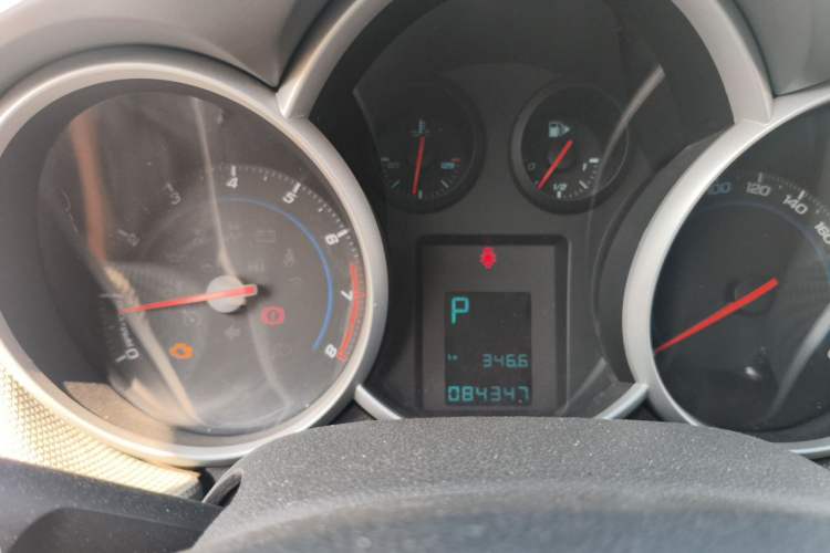 Used Chevrolet Cruze 2013 1.8L SE AT Instrument Cluster