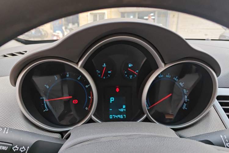 Used Chevrolet Cruze 2013 1.8L SE AT Instrument Cluster
