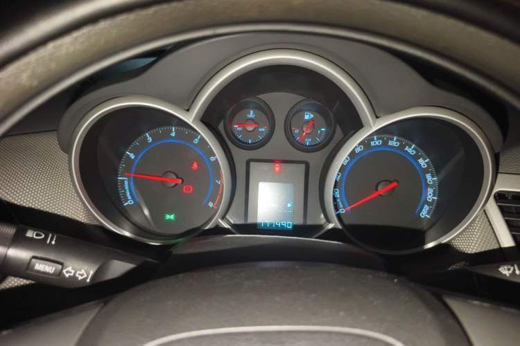 Used Chevrolet Cruze 2013 1.8L SE AT Instrument Cluster