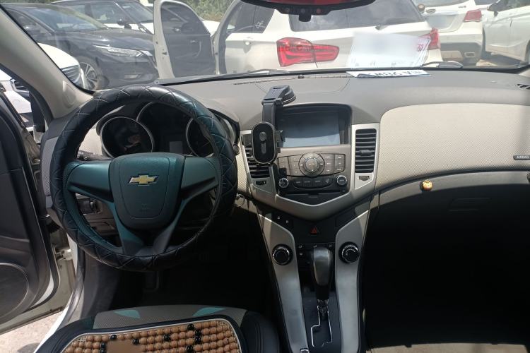 Used Chevrolet Cruze 2013 1.8L SE AT Interior 1