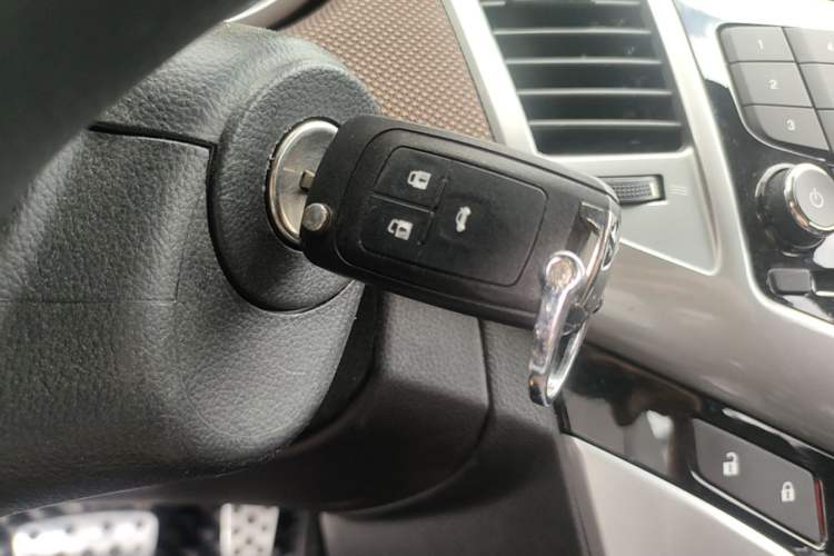 Used Chevrolet Cruze 2013 Hatchback 1.6L Automatic Luxury Model Interior 1