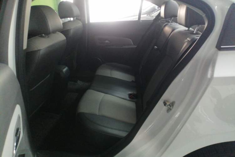 Used Chevrolet Cruze 2013 1.8L SE AT Interior 1