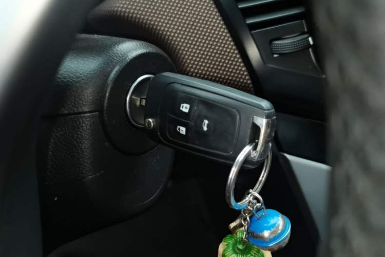 Used Chevrolet Cruze 2013 Hatchback 1.6L Manual Luxury Model Interior 1