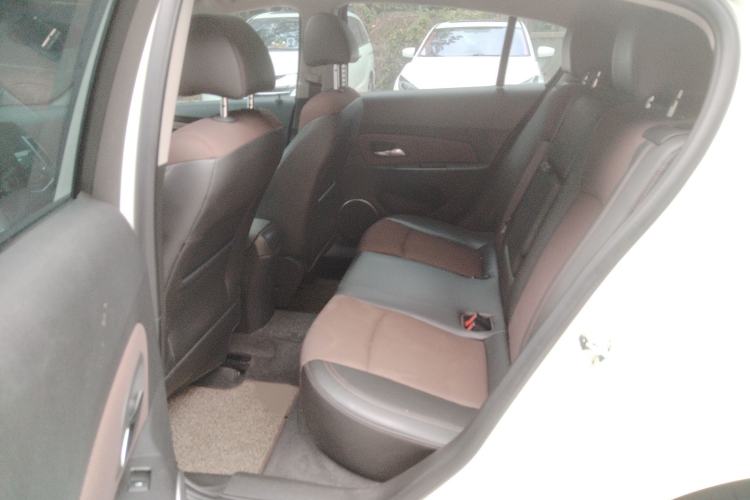 Used Chevrolet Cruze 2013 Hatchback 1.6L Automatic Luxury Model Interior 3