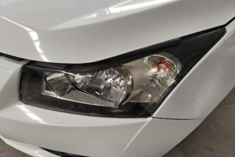 Used Chevrolet Cruze 2013 Hatchback 1.6L Automatic Luxury Model Left Front Headlight