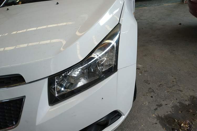 Used Chevrolet Cruze 2013 Hatchback 1.6L Manual Luxury Model Left Front Headlight