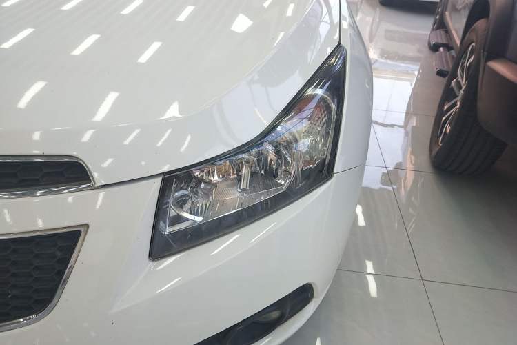 Used Chevrolet Cruze 2013 Hatchback 1.6L Manual Luxury Model Left Front Headlight