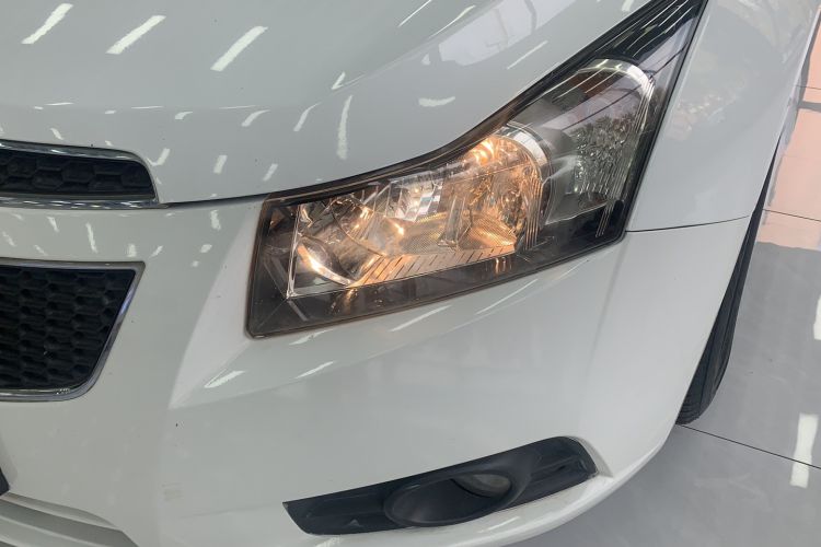 Used Chevrolet Cruze 2013 Hatchback 1.6L Manual Luxury Model Left Front Headlight