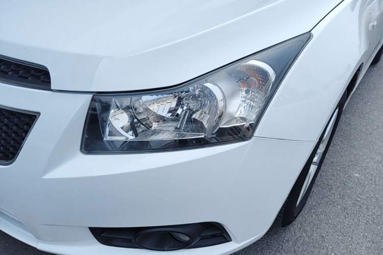 Used Chevrolet Cruze 2013 Hatchback 1.6L Automatic Luxury Model Left Front Headlight