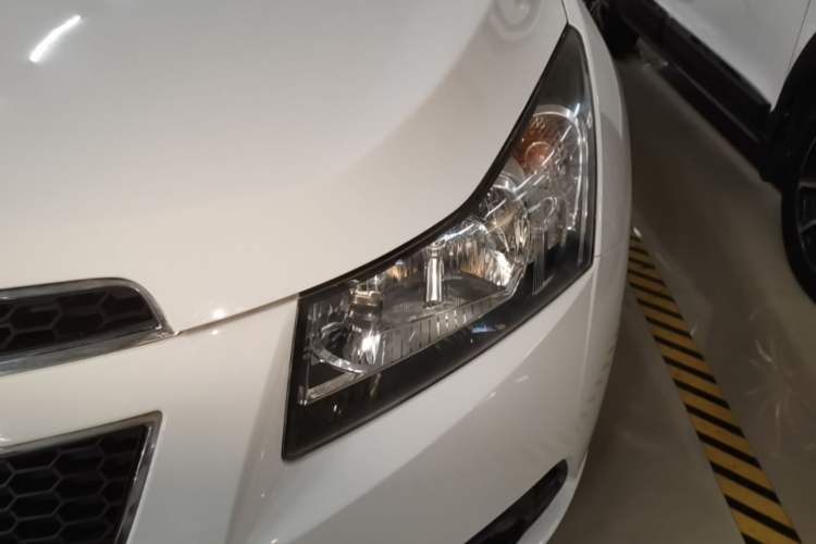 Used Chevrolet Cruze 2013 Hatchback 1.6L Manual Luxury Model Left Front Headlight