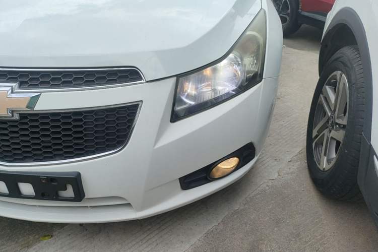 Used Chevrolet Cruze 2013 Hatchback 1.6L Automatic Luxury Model Left Front Headlight