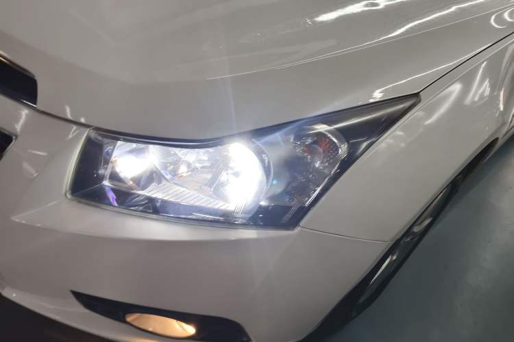 Used Chevrolet Cruze 2013 Hatchback 1.6L Manual Luxury Model Left Front Headlight