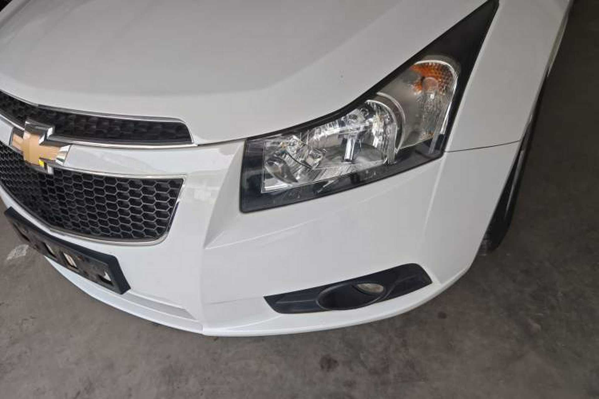 Used Chevrolet Cruze 2013 Hatchback 1.6L Manual Luxury Model Left Front Headlight