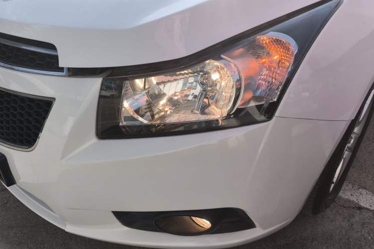 Used Chevrolet Cruze 2013 Hatchback 1.6L Automatic Luxury Model Left Front Headlight
