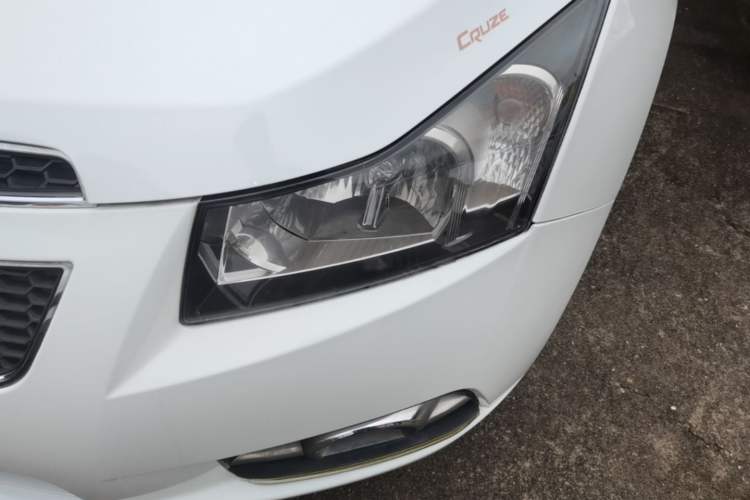 Used Chevrolet Cruze 2013 Hatchback 1.6L Manual Luxury Model Left Front Headlight