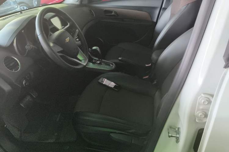 Used Chevrolet Cruze 2013 Hatchback 1.6L Automatic Luxury Model Left Front Seat