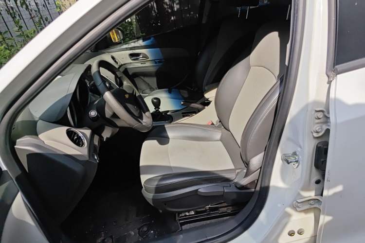Used Chevrolet Cruze 2013 1.6L SL MT Left Front Seat
