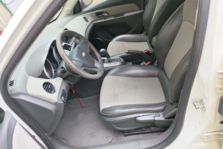 Used Chevrolet Cruze 2013 1.8L SE AT Left Front Seat