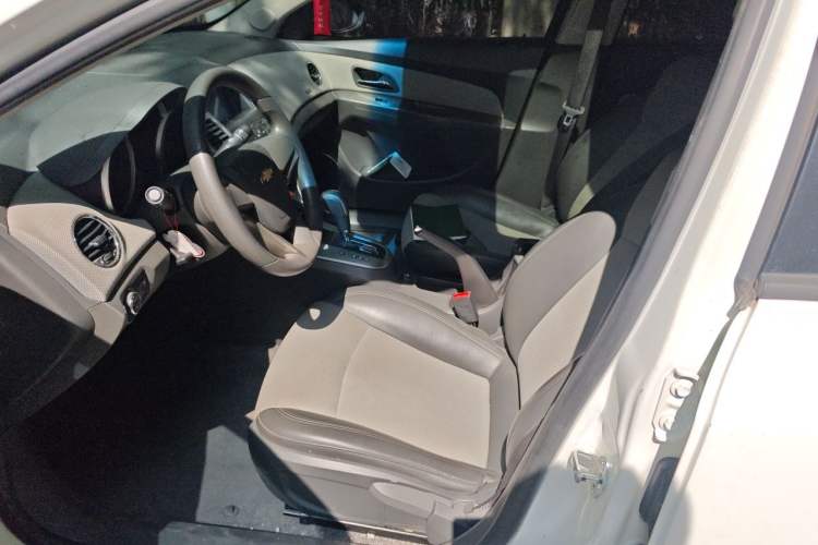 Used Chevrolet Cruze 2013 1.8L SE AT Left Front Seat