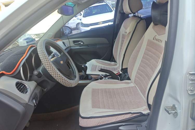 Used Chevrolet Cruze 2013 1.6L SL MT Left Front Seat