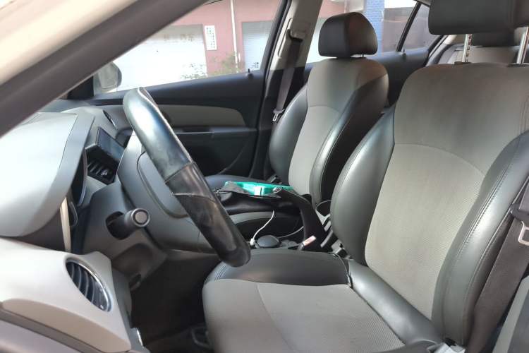 Used Chevrolet Cruze 2013 1.6L SL MT Left Front Seat