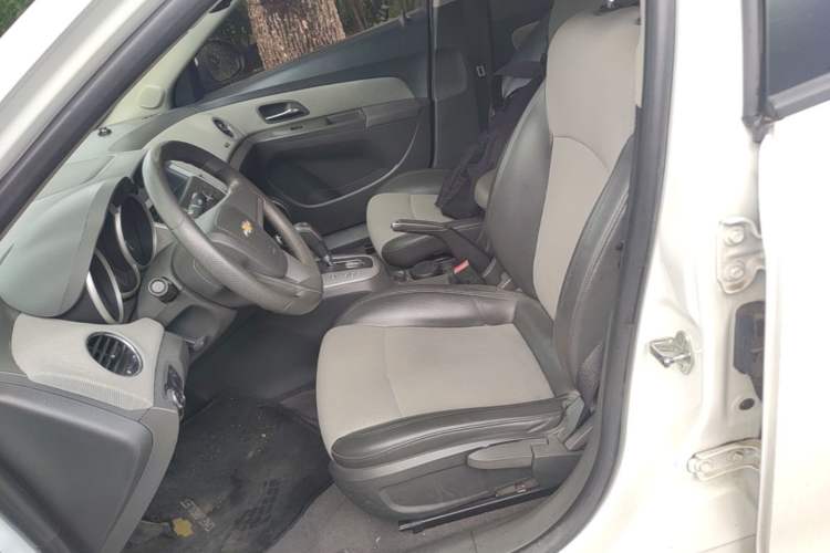 Used Chevrolet Cruze 2013 1.6L SE AT Left Front Seat