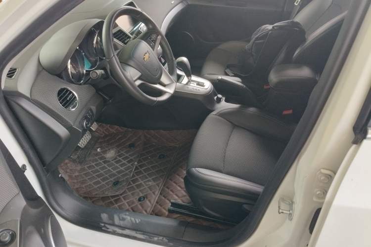 Used Chevrolet Cruze 2013 Hatchback 1.6T Automatic Flagship Model Left Front Seat