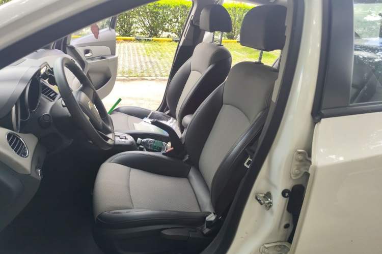 Used Chevrolet Cruze 2013 1.8L SE AT Left Front Seat