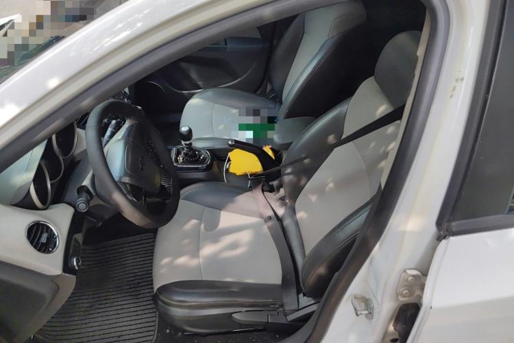 Used Chevrolet Cruze 2013 1.6L SE MT Left Front Seat