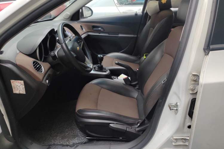 Used Chevrolet Cruze 2013 Hatchback 1.6L Manual Luxury Model Left Front Seat