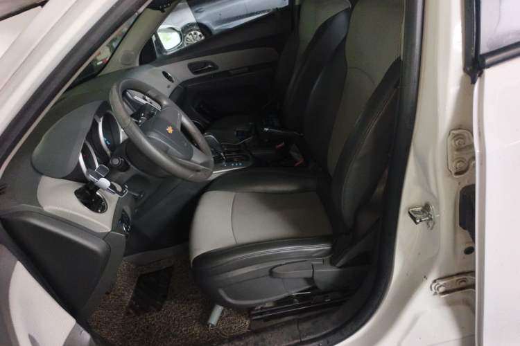 Used Chevrolet Cruze 2013 1.8L SE AT Left Front Seat