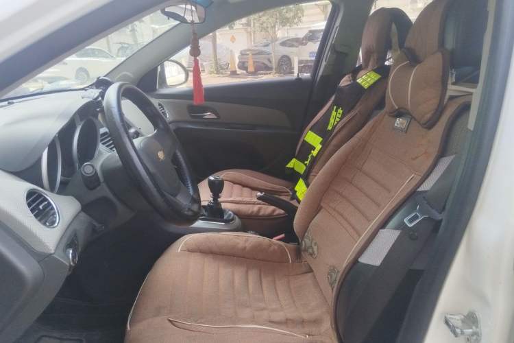 Used Chevrolet Cruze 2013 1.6L SE MT Left Front Seat