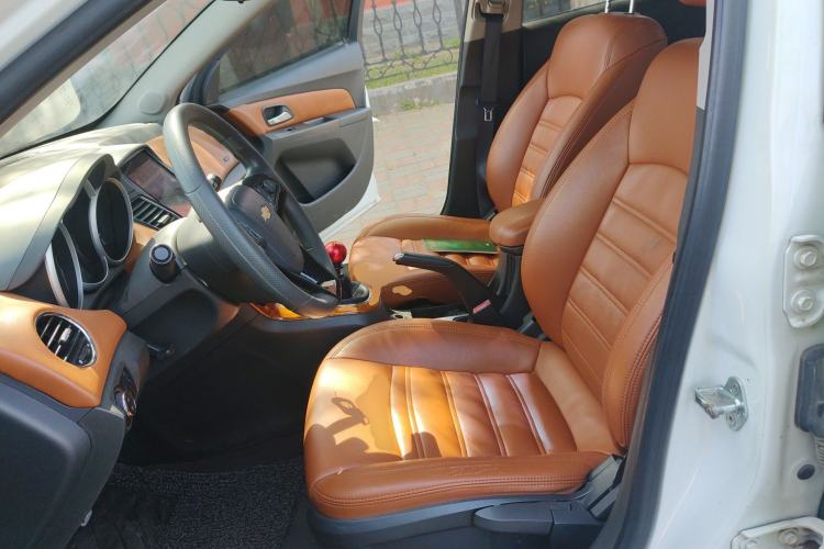Used Chevrolet Cruze 2013 1.6L SE MT Left Front Seat