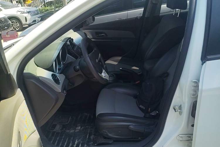 Used Chevrolet Cruze 2013 1.8L SE AT Left Front Seat
