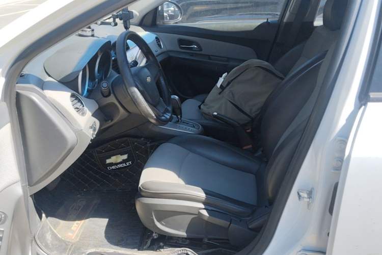Used Chevrolet Cruze 2013 1.6L SE AT Left Front Seat