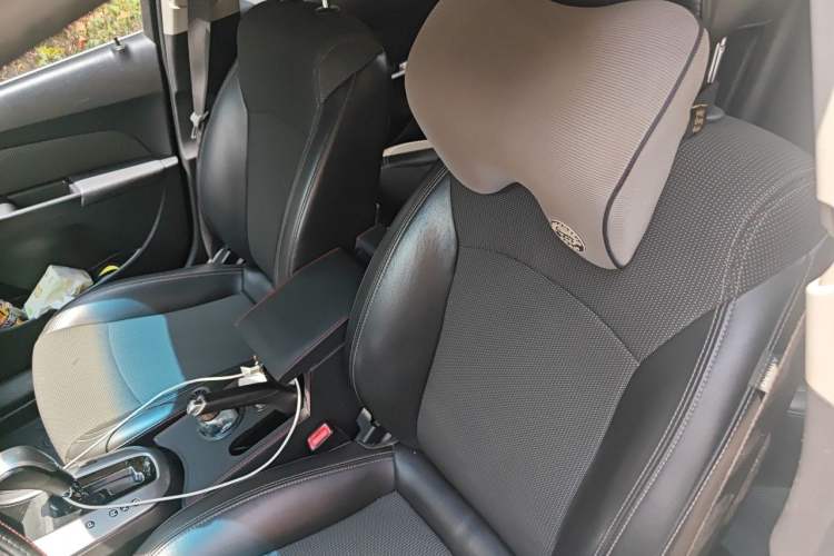 Used Chevrolet Cruze 2013 Hatchback 1.6T Automatic Flagship Model Left Front Seat