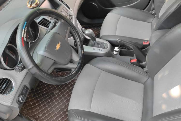 Used Chevrolet Cruze 2013 1.8L SE AT Left Front Seat