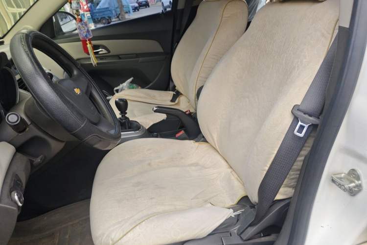 Used Chevrolet Cruze 2013 1.6L SE MT Left Front Seat