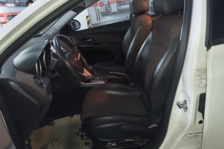 Used Chevrolet Cruze 2013 Hatchback 1.6L Automatic Luxury Model Left Front Seat