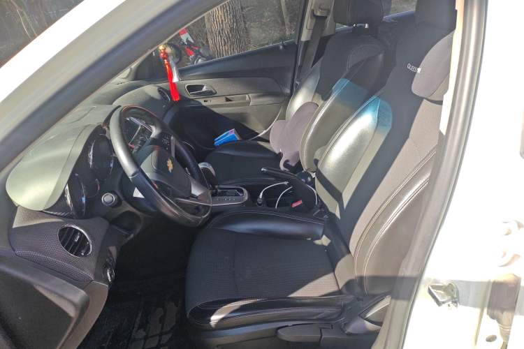 Used Chevrolet Cruze 2013 Hatchback 1.6T Automatic Flagship Model Left Front Seat