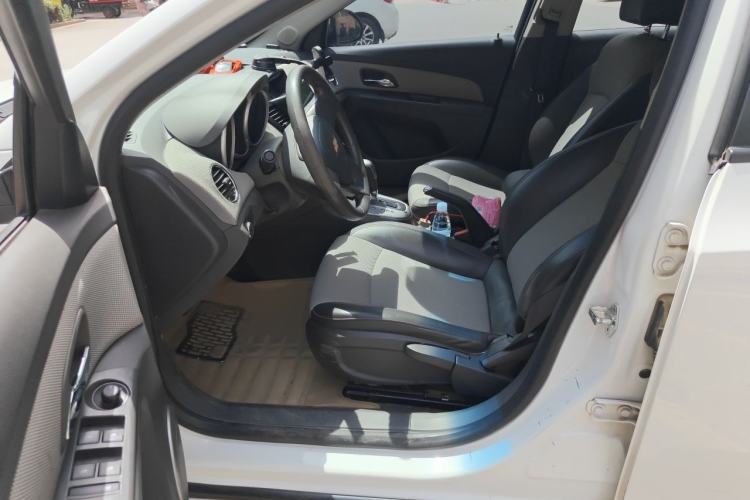Used Chevrolet Cruze 2013 1.6L SE AT Left Front Seat