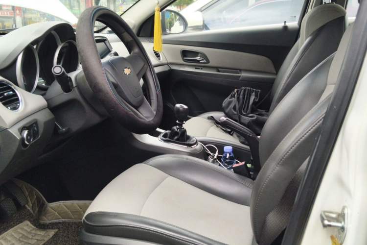 Used Chevrolet Cruze 2013 1.6L SL MT Left Front Seat