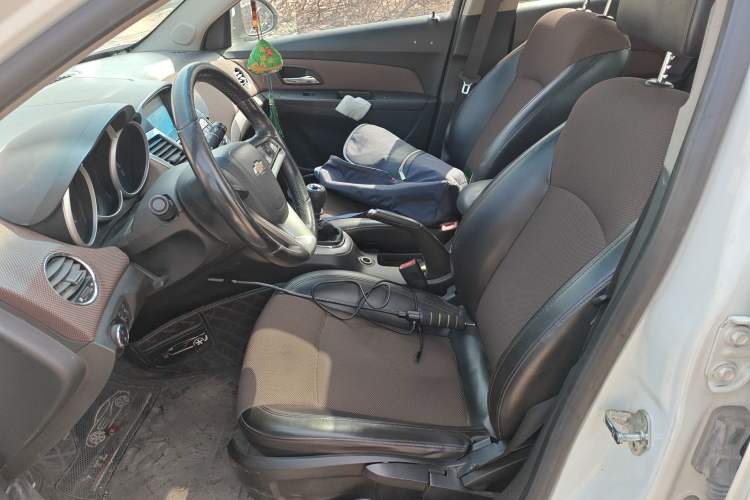 Used Chevrolet Cruze 2013 Hatchback 1.6L Manual Luxury Model Left Front Seat