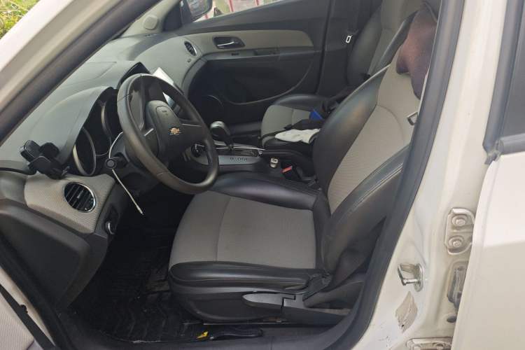 Used Chevrolet Cruze 2013 1.8L SE AT Left Front Seat