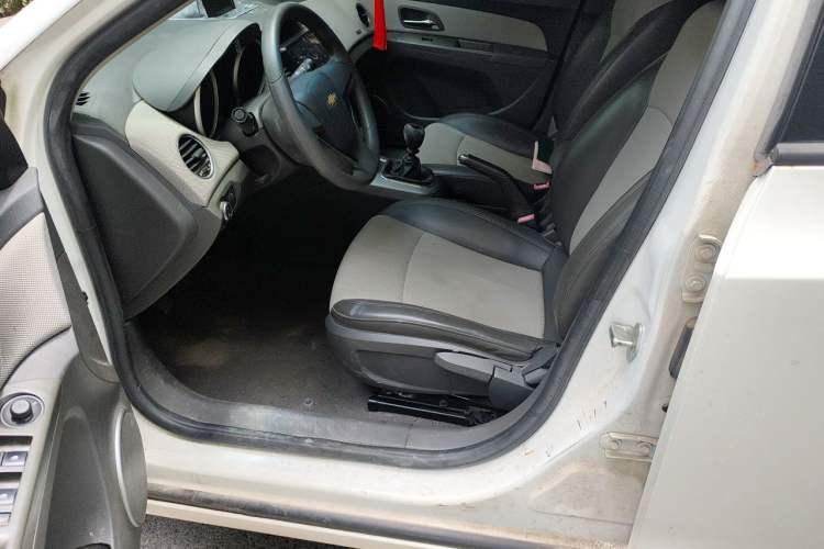 Used Chevrolet Cruze 2013 1.6L SE MT Left Front Seat