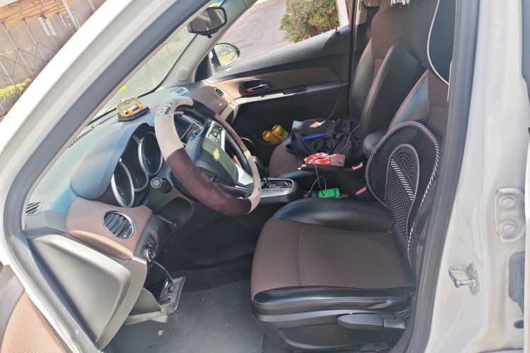 Used Chevrolet Cruze 2013 Hatchback 1.6L Automatic Luxury Model Left Front Seat